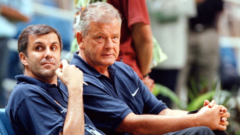 Dušan Duda Ivković sa saradnikom na klupi tokom utakmice